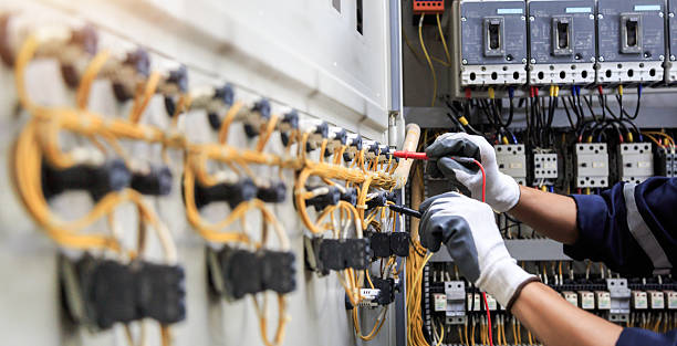 Professional Electrician technician working in Lake Park, IA